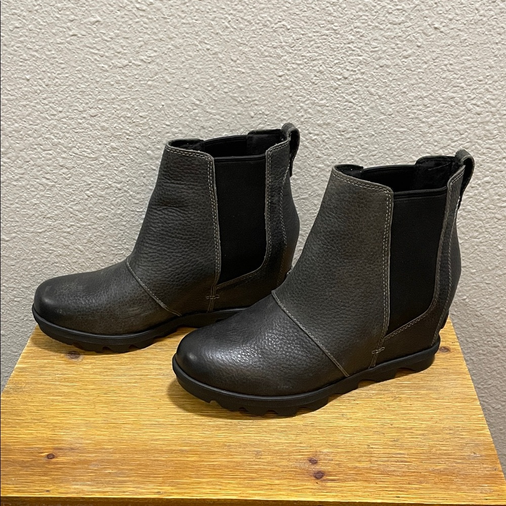 Sorel Evie II Waterproof Chelsea Bootie, size 8